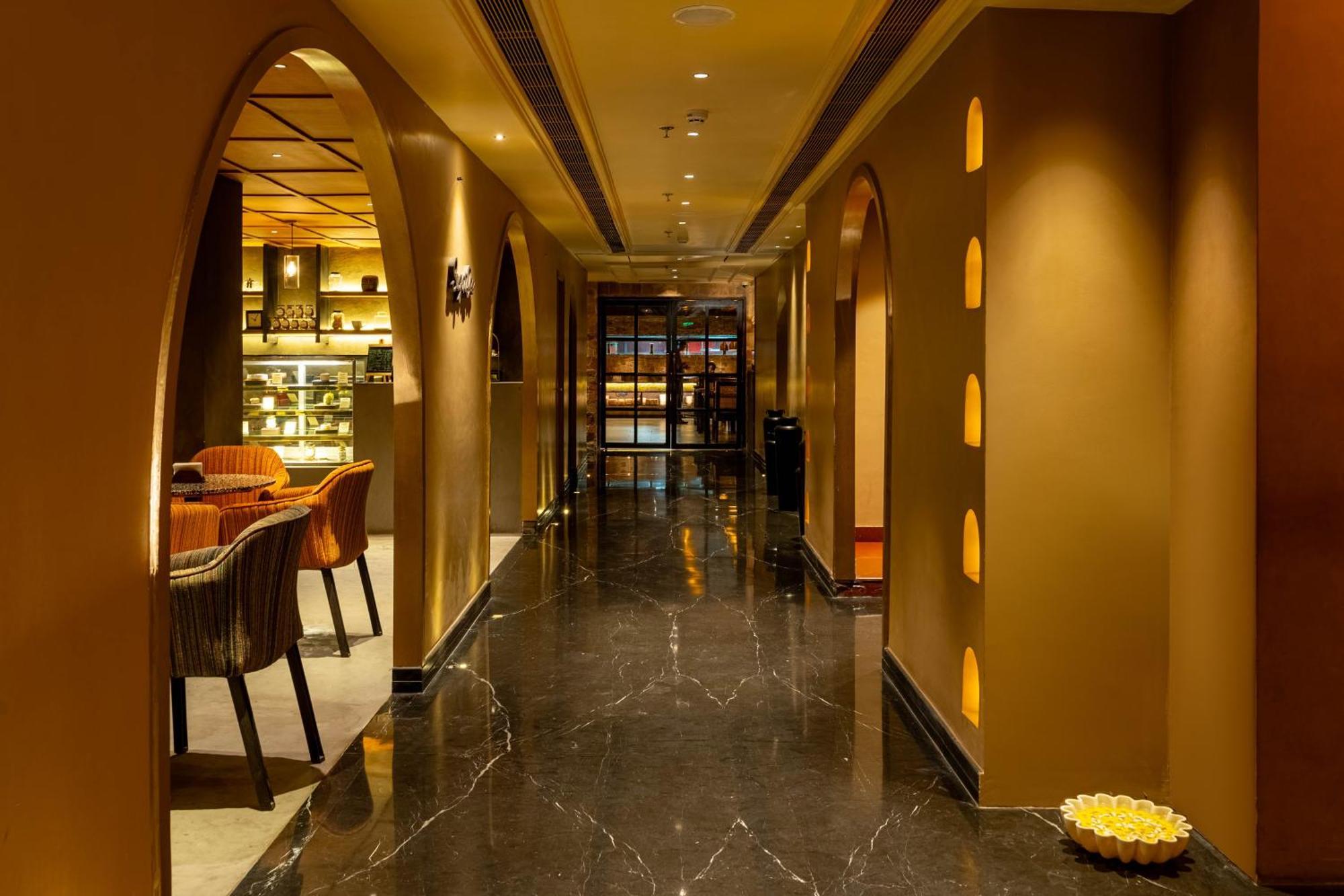 Historia Royal Hotel Удайпур Екстериор снимка