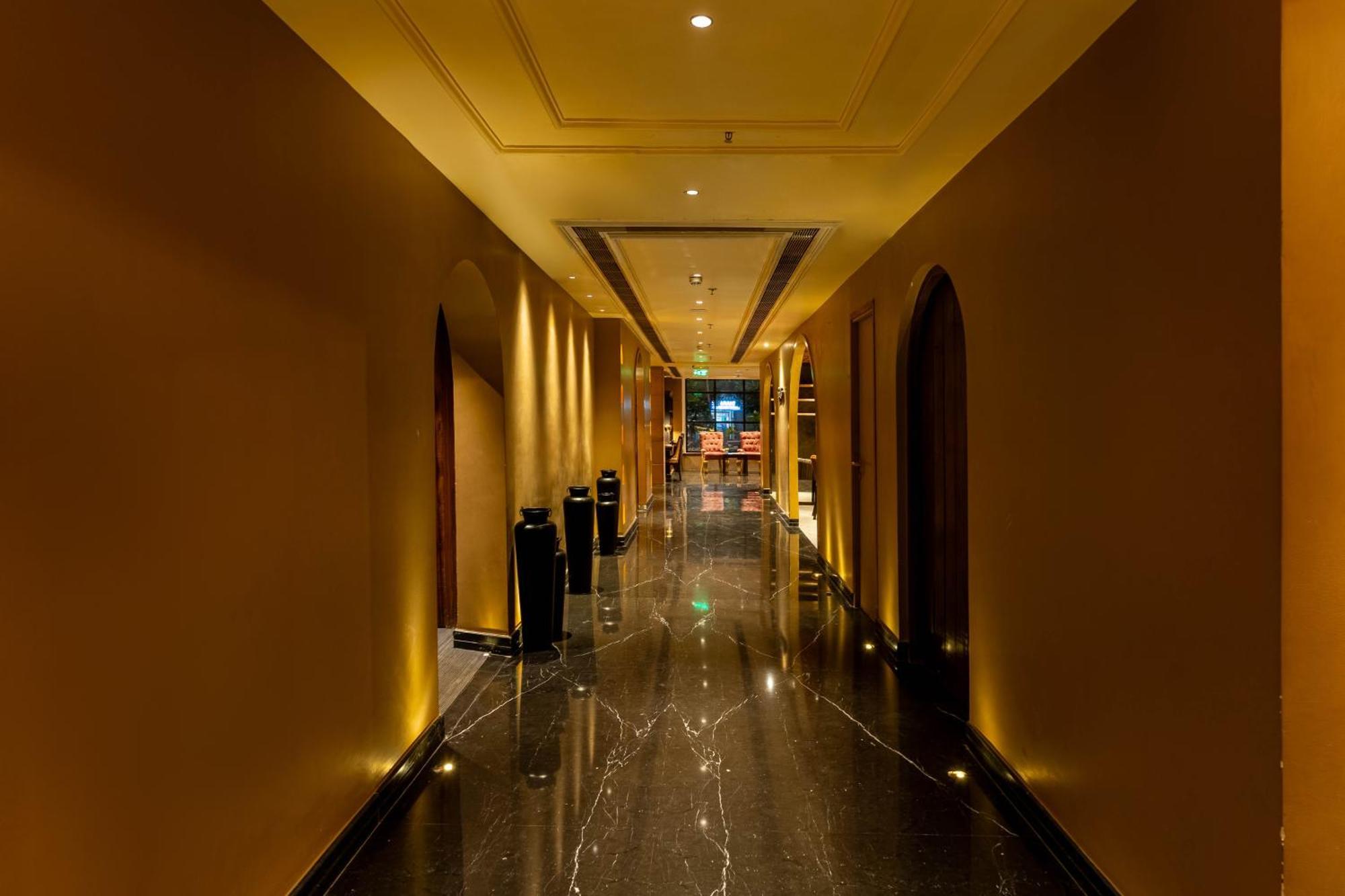 Historia Royal Hotel Удайпур Екстериор снимка